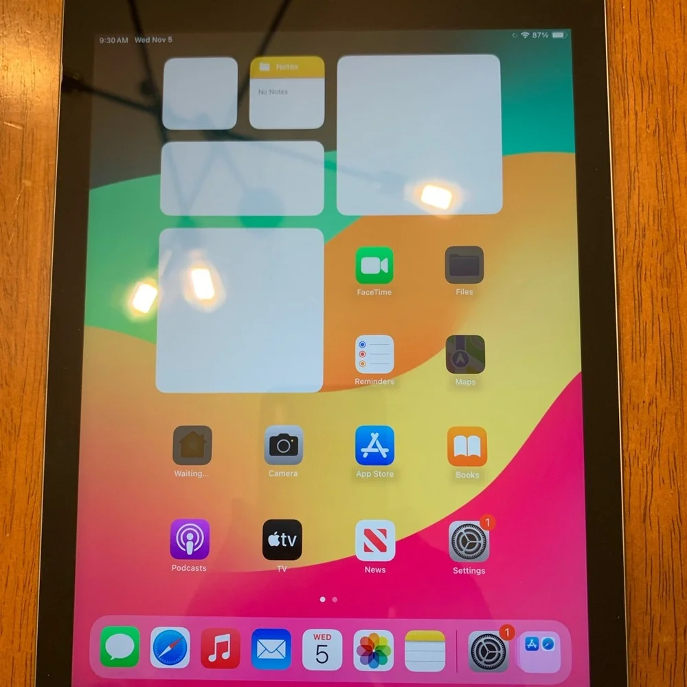 Apple iPad 6th Generation 32GB Unlocked Like New!